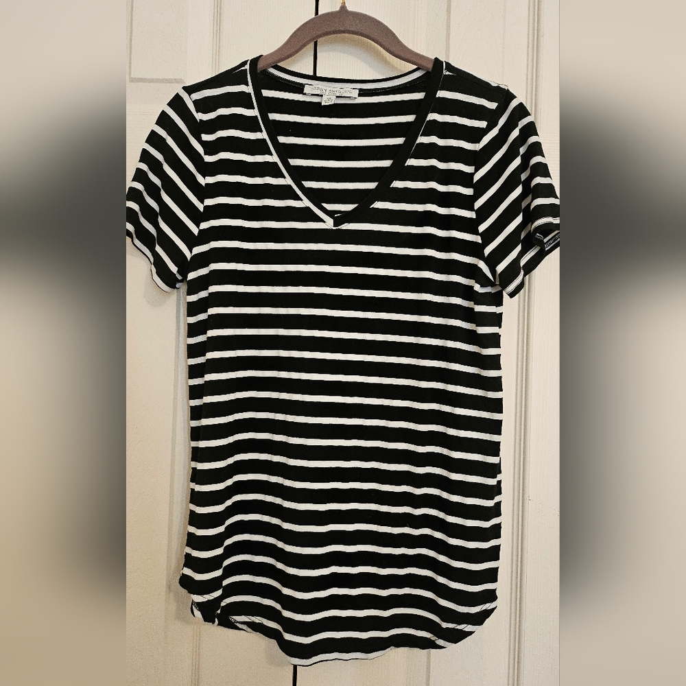 GREEN ENVELOPE Striped Black/White V-Neck Shirt. Womens XS.